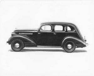1935 Pontiac Six Four-Door Touring Sedan Press Photo 0010