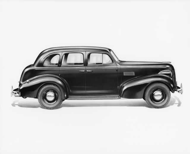 1939 Pontiac Quality Six Four-Door Sedan Press Photo 0014