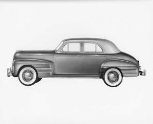 1941 Pontiac Custom Torpedo Four-Door Sedan Press Photo 0016