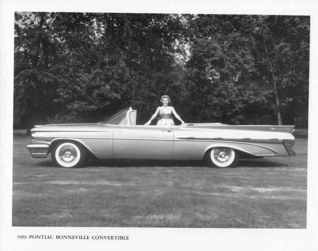 1959 Pontiac Bonneville Convertible Press Photo and Release 0031
