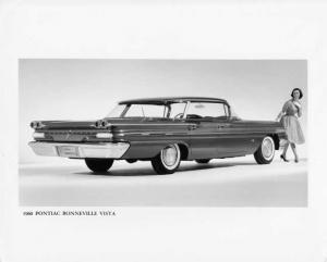 1960 Pontiac Bonneville Vista Press Photo and Release 0032