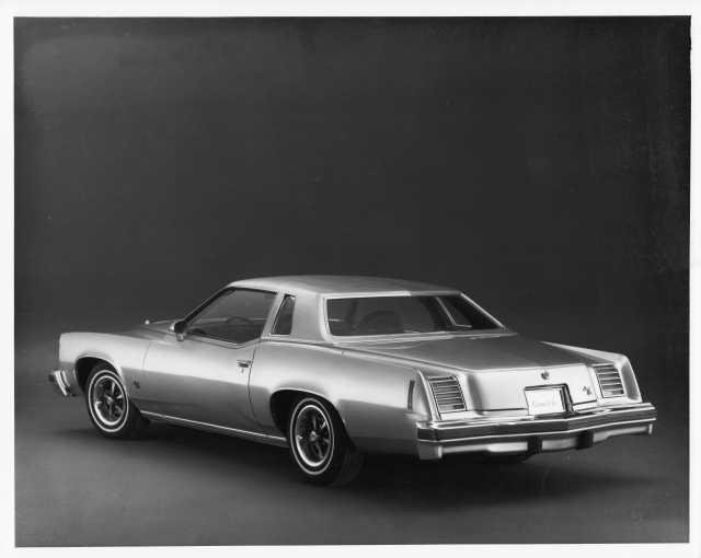 1976 Pontiac Grand Prix Press Photo 0035