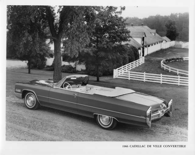1966 Cadillac DeVille Convertible Press Photo and Release 0042