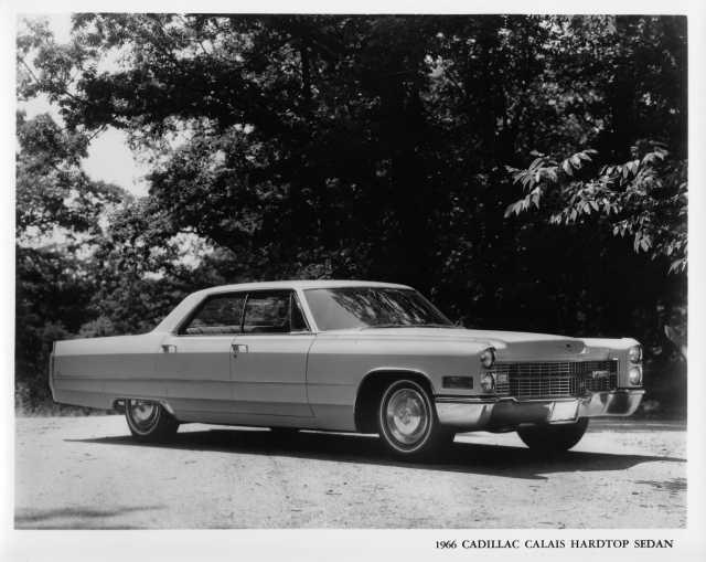 1966 Cadillac Calais Hardtop Sedan Press Photo and Release 0043