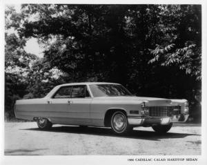 1966 Cadillac Calais Hardtop Sedan Press Photo and Release 0043