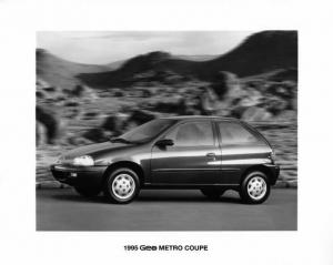 1995 Geo Metro Coupe Press Photo 0001