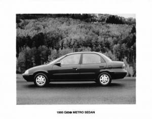 1995 Geo Metro Sedan Press Photo 0003