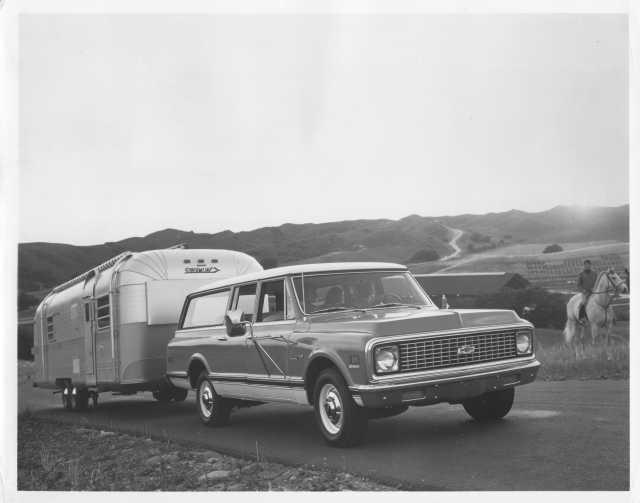 1972 Chevrolet Suburban Truck Press Photo and Release 0023