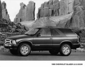 1995 Chevrolet Blazer LS 2-Door Truck Press Photo 0033