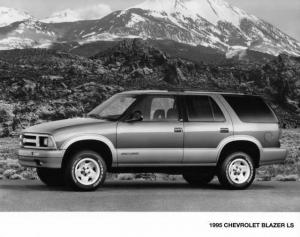1995 Chevrolet Blazer LS 4-Door Truck Press Photo 0034