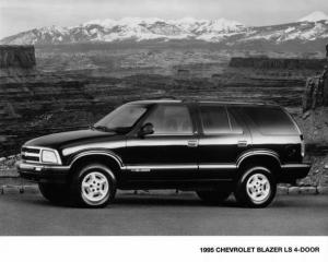 1995 Chevrolet Blazer LS 4-Door Truck Press Photo 0037