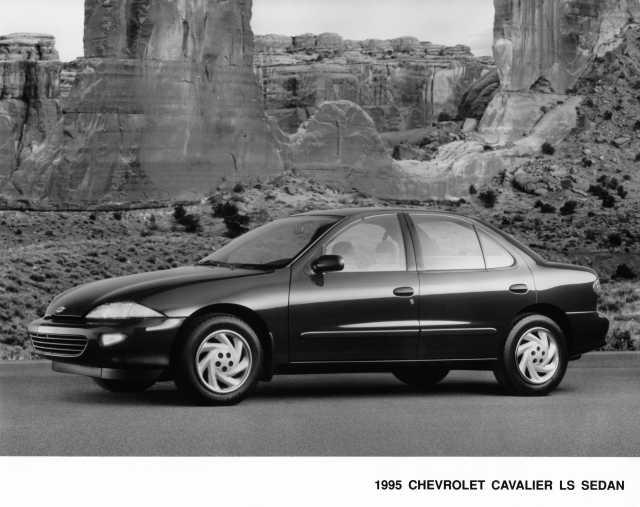 1995 Chevrolet Cavalier LS Sedan Press Photo 0039