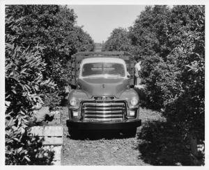 1954 GMC 100 Pickup Stake Truck Factory Press Photo 0004