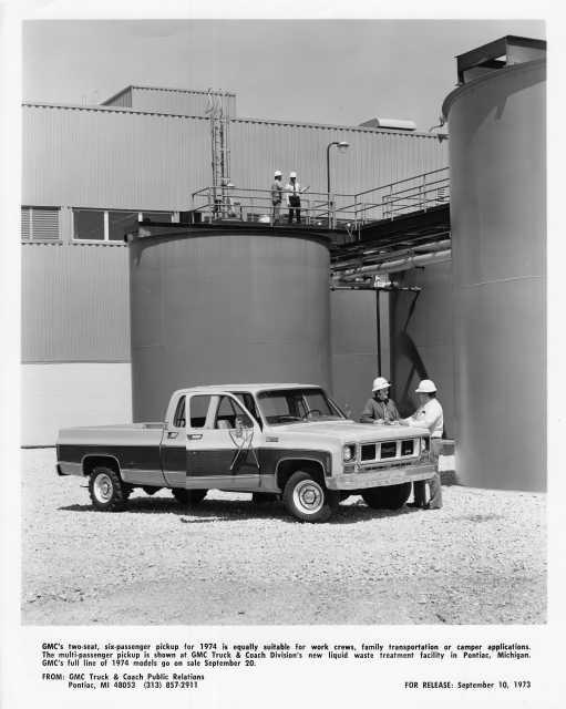 1974 GMC 2603 Crew Cab 6-Passenger Pickup Truck Factory Press Photo 0018
