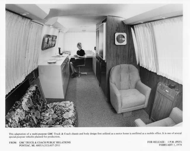 1974 GMC Truck Motor Home as a Mobile Office Factory Press Photo 0027