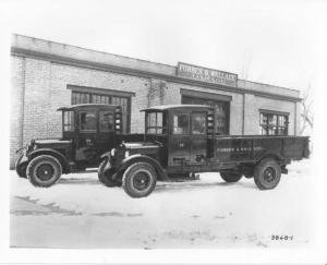 1919 GMC Trucks Factory Press Photo 0062 - Forbes & Wallace Garage
