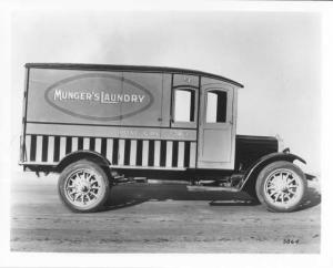 1921 GMC Truck K-17 Panel Delivery Factory Press Photo 0078 - Mungers Laundry