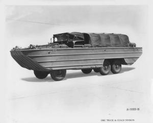 1942-1945 DUKW Factory Press Photo - Modified GMC CCKW Truck - Duck Boat 0001