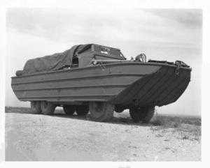 1942-1945 DUKW Factory Press Photo - Modified GMC CCKW Truck - Duck Boat 0012