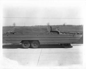 1942-1945 DUKW Factory Press Photo - Modified GMC CCKW Truck - Duck Boat 0014
