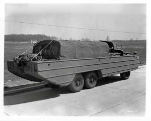 1942-1945 DUKW Factory Press Photo - Modified GMC CCKW Truck - Duck Boat 0019