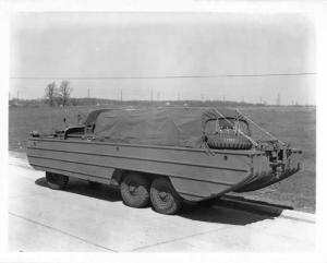 1942-1945 DUKW Factory Press Photo - Modified GMC CCKW Truck - Duck Boat 0021
