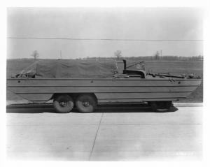 1942-1945 DUKW Factory Press Photo - Modified GMC CCKW Truck - Duck Boat 0022