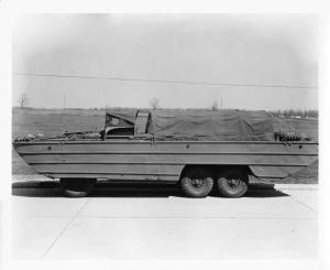 1942-1945 DUKW Factory Press Photo - Modified GMC CCKW Truck - Duck Boat 0023