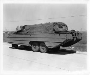 1942-1945 DUKW Factory Press Photo - Modified GMC CCKW Truck - Duck Boat 0025