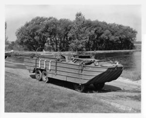 1942-1945 DUKW Factory Press Photo - Modified GMC CCKW Truck - Duck Boat 0029