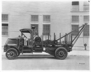1917-1919 Mack Model AC Tow Truck Factory Press Photo 0005