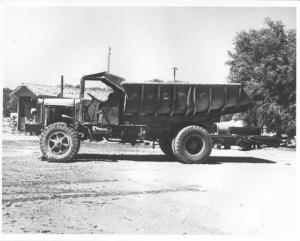 1920s Era Mack Dump Truck Photo 0011