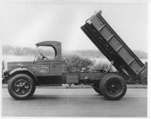 1920s Era Mack Dump Truck Factory Press Photo 0015 - CE Hall & Sons Truckmen