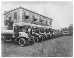 1923 Era Mack Standard Oil Company Tanker Trucks and Drivers Press Photo 0030