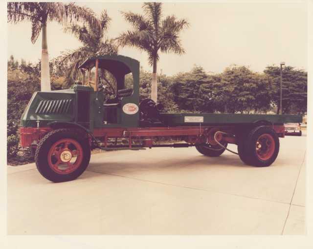 1923-1927 Mack Bulldog Truck Color Photo 0035 - Florida Power and Light Company