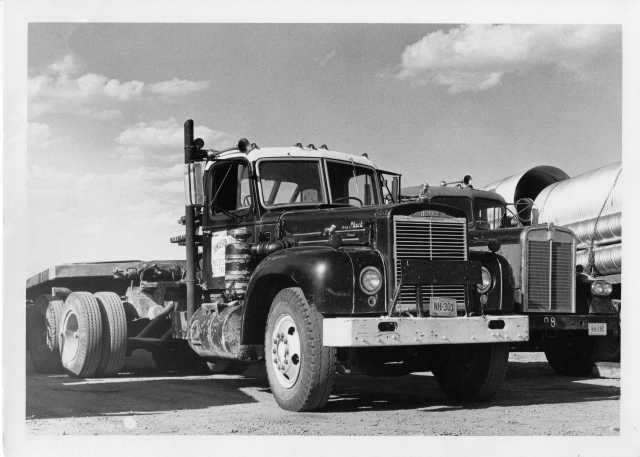 1957-1961 Mack Truck Photo 0098