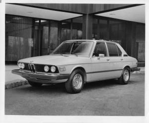 1976 BMW 530i Sedan Press Photo and Release 0004