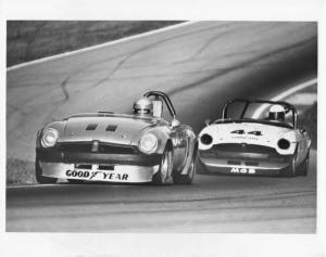 1975 MG MGB Press Photo and Release 0030 Terry Visger & Brian Fuerstenau