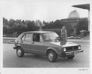 1977 VW Volkswagen Rabbit 4-Door Hatchback Press Photo and Release 0016