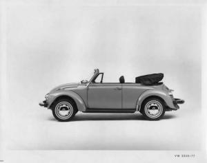1977 VW Volkswagen Beetle Bug Convertible Press Photo and Release 0020