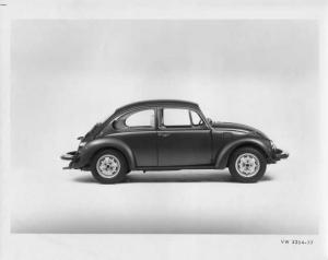 1977 VW Volkswagen Beetle Bug Press Photo and Release 0021