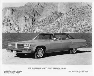 1976 Oldsmobile Ninety-Eight Regency Sedan Factory Press Photo 0219