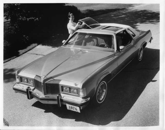 1976 Pontiac Grand Prix 50th Anniv Limited Edition Press Photo and Release 0054