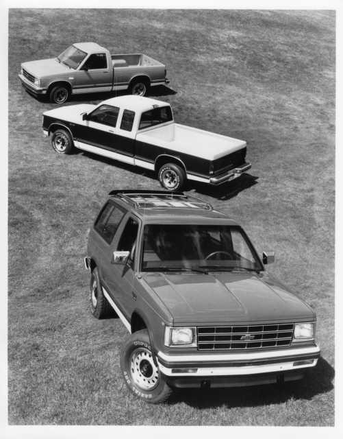 1983 Chevrolet S-10 Maxi-Cab Regular-Cab and Blazer Press Photo and Release 0130