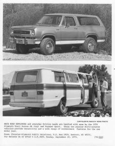 1976 Plymouth Trail Duster SE and Voyager Sport Press Photo 0014