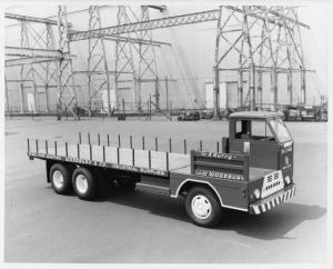 1960s Murty Brothers Diamond T Flat Top Truck Press Photo 0003 - Woodbury & Co