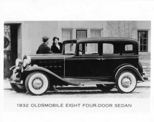 1932 Oldsmobile Eight 4-Door Sedan Factory Press Photo 0234