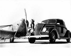 1937 Ford V-8 Cabriolet Press Photo 0126