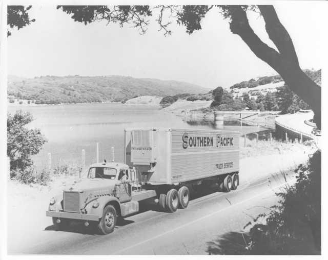 1950s Era Diamond T Semi Tractor Press Photo 0004 Southern Pacific Truck Service