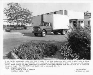 1970 GMC Medium Duty 4500 5500 6500 Truck Factory Press Photo 0165
